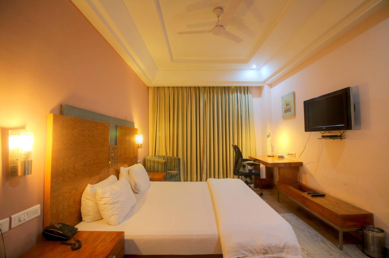 Green Earth Hotel Gurgaon Eksteriør billede